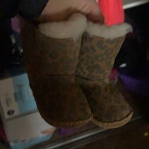 Ugh Australia 2/3 baby